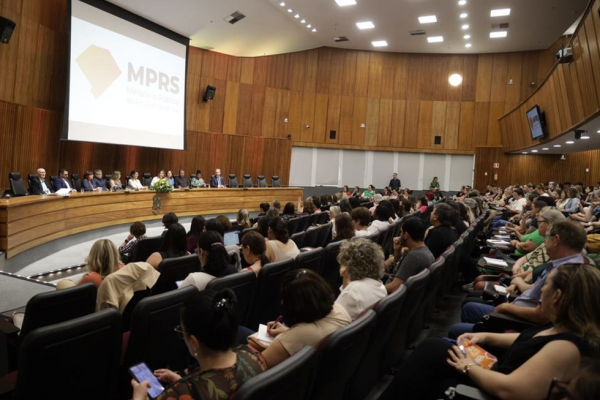 Ministério Público convida escolar para evento sobre combate ao bullying e cyberbullying